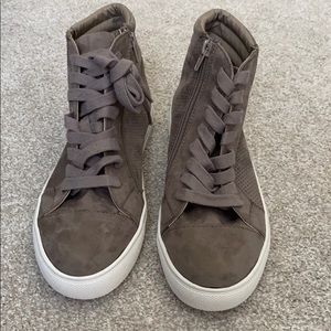 NWT Steve Madden grey high top sneakers